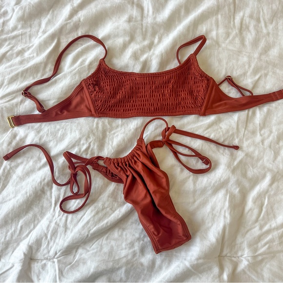 Bikini - Picture 2 of 2